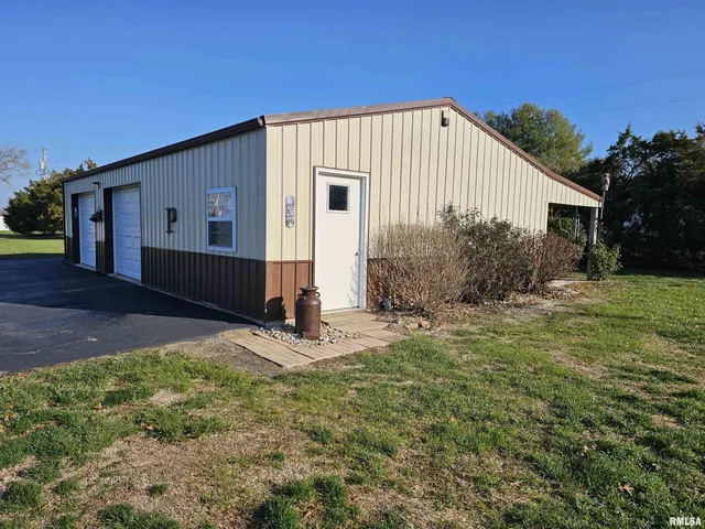 $349,500 | 10586 North Spring Garden Lane, Mount Vernon, IL 62864