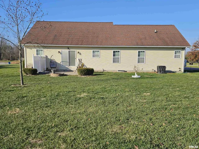 $349,500 | 10586 North Spring Garden Lane, Mount Vernon, IL 62864