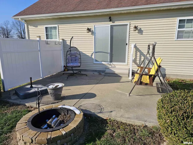 $349,500 | 10586 North Spring Garden Lane, Mount Vernon, IL 62864