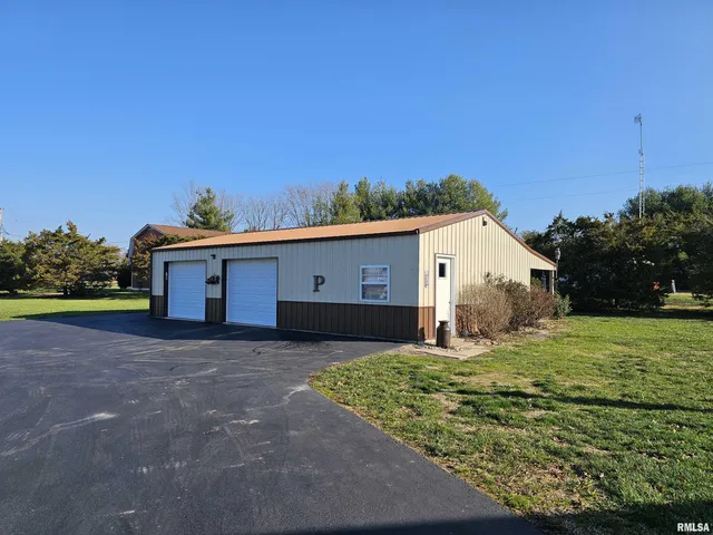 $349,500 | 10586 North Spring Garden Lane, Mount Vernon, IL 62864