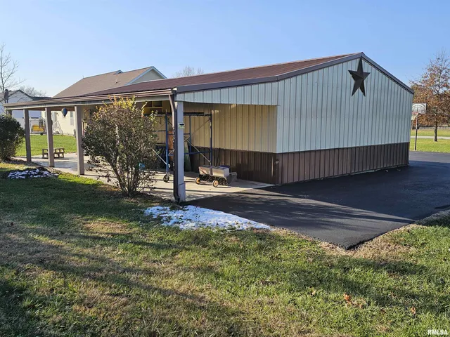 $349,500 | 10586 North Spring Garden Lane, Mount Vernon, IL 62864