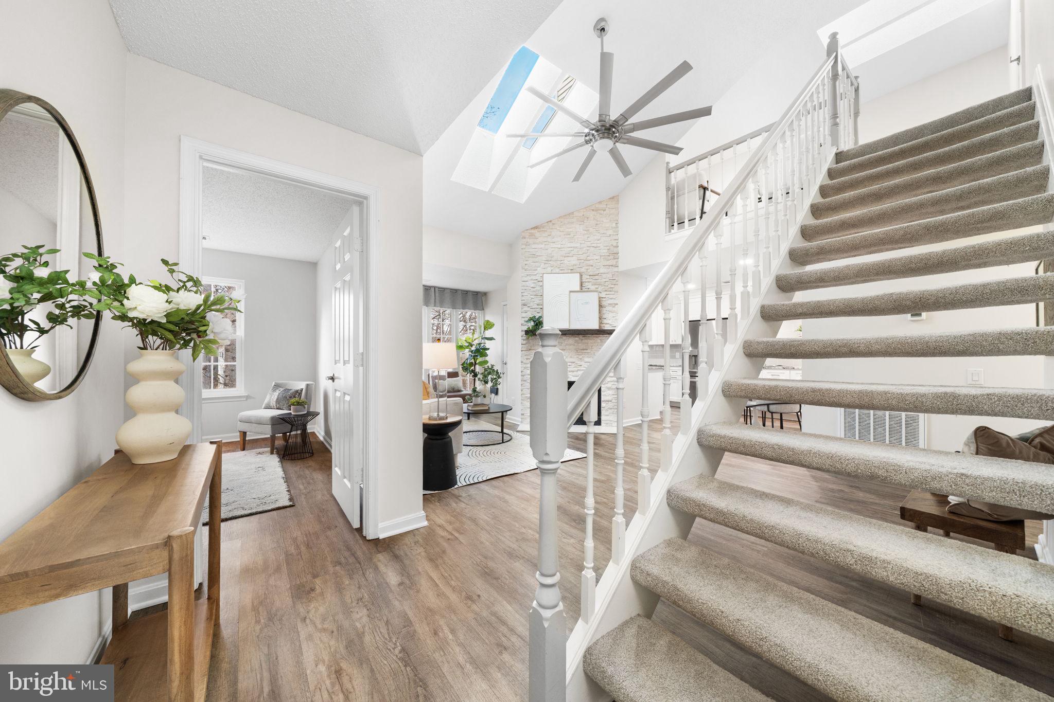 12014 Golf Ridge Court, Unit 302 Fairfax, VA 22033 - Photo 2 of 40 Entryway