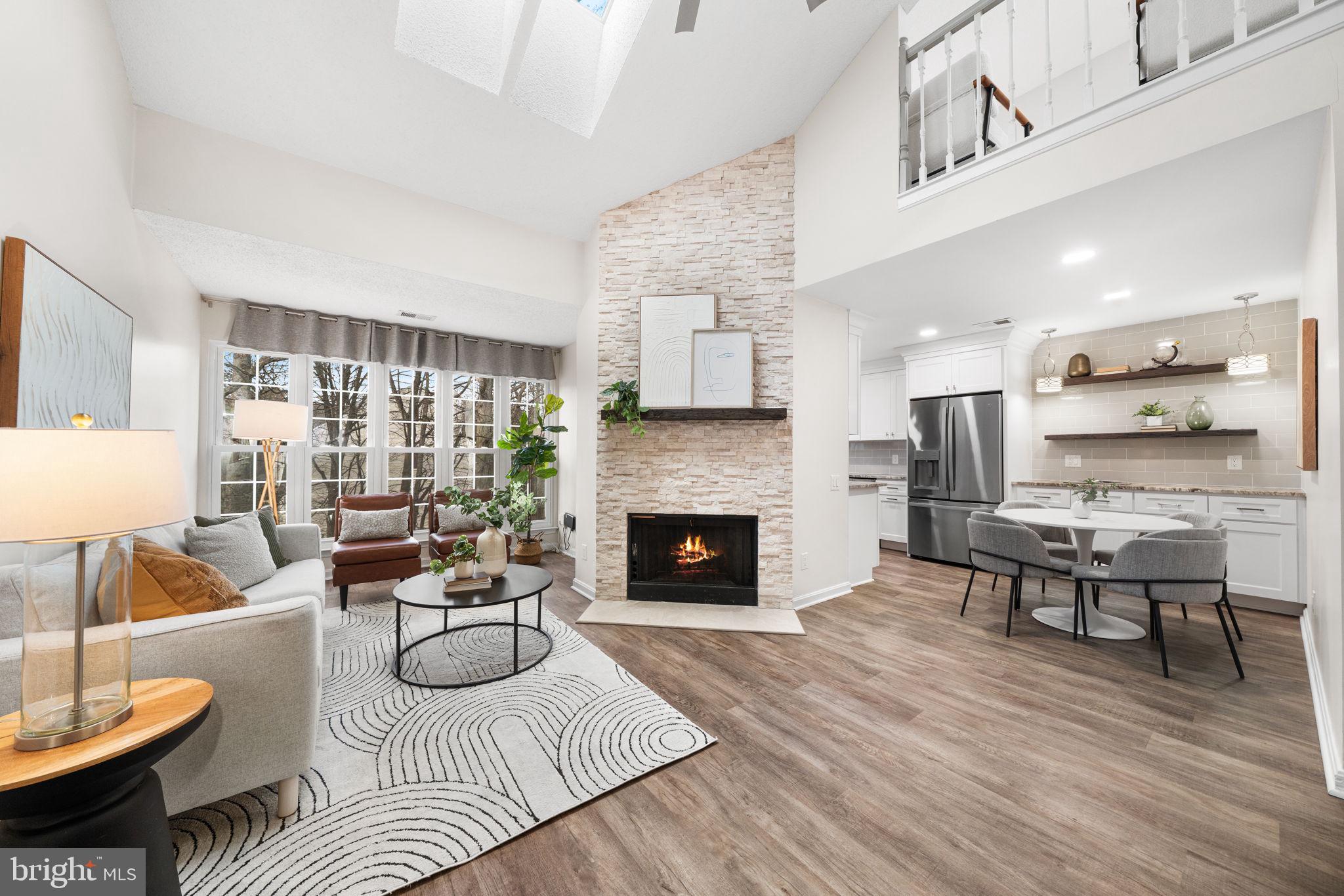 12014 Golf Ridge Court, Unit 302 Fairfax, VA 22033 - Photo 3 of 40 Living Room