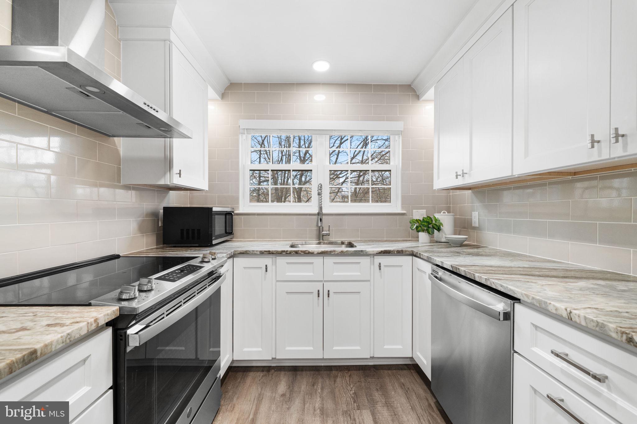 12014 Golf Ridge Court, Unit 302 Fairfax, VA 22033 - Photo 10 of 40 Kitchen