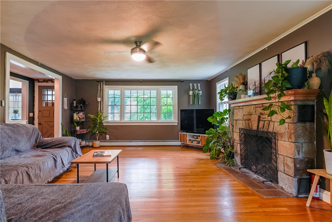 61 Knotty Oak Road Coventry, RI 02816 - Photo 9 of 31