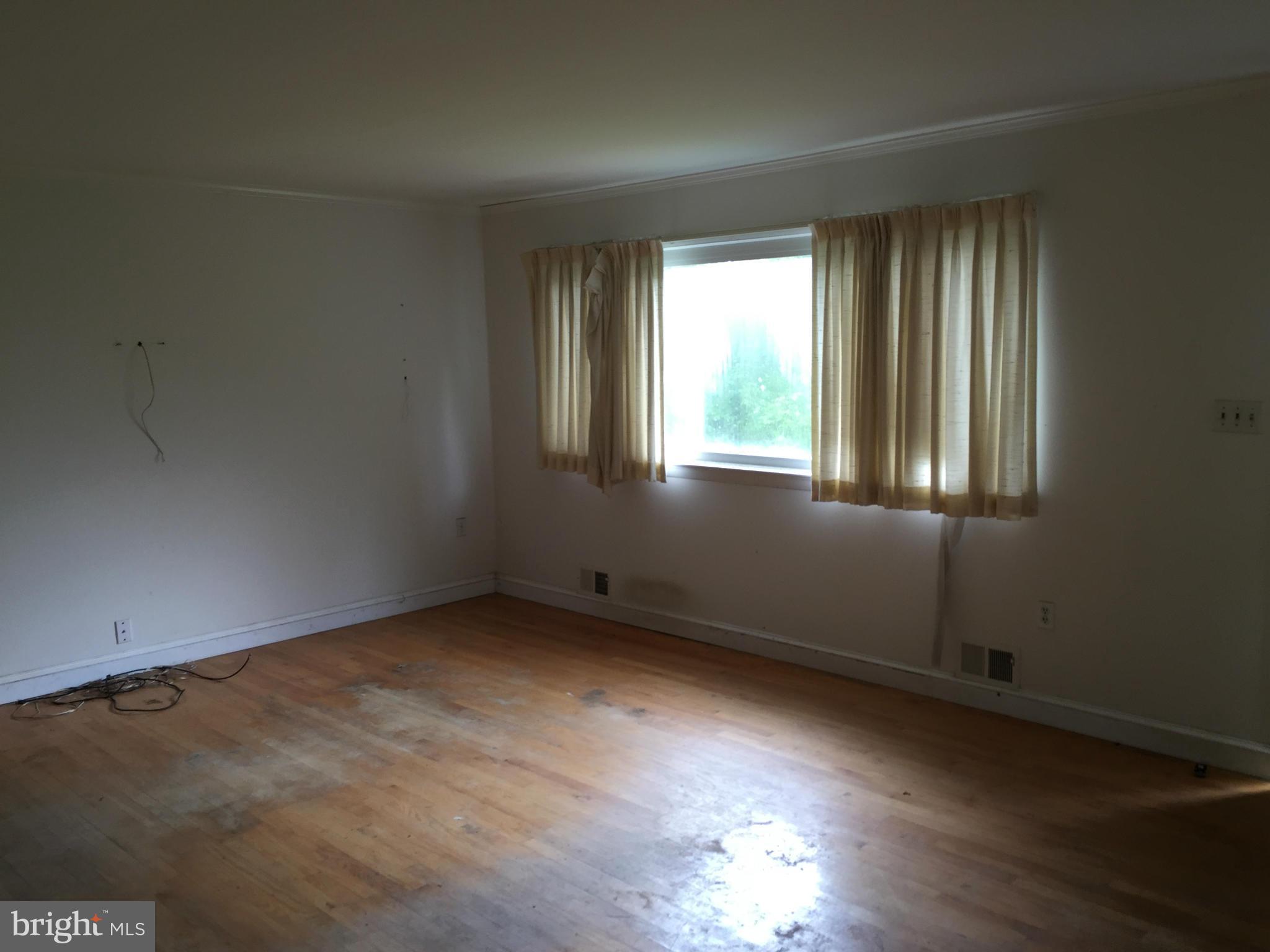 1031 Lower Marlboro Road Huntingtown, MD 20639 - Photo 2 of 13 Living Room