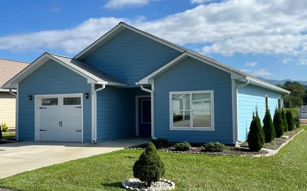 $1,900 | 338 Riverwalk Drive, Hayesville, NC 28904