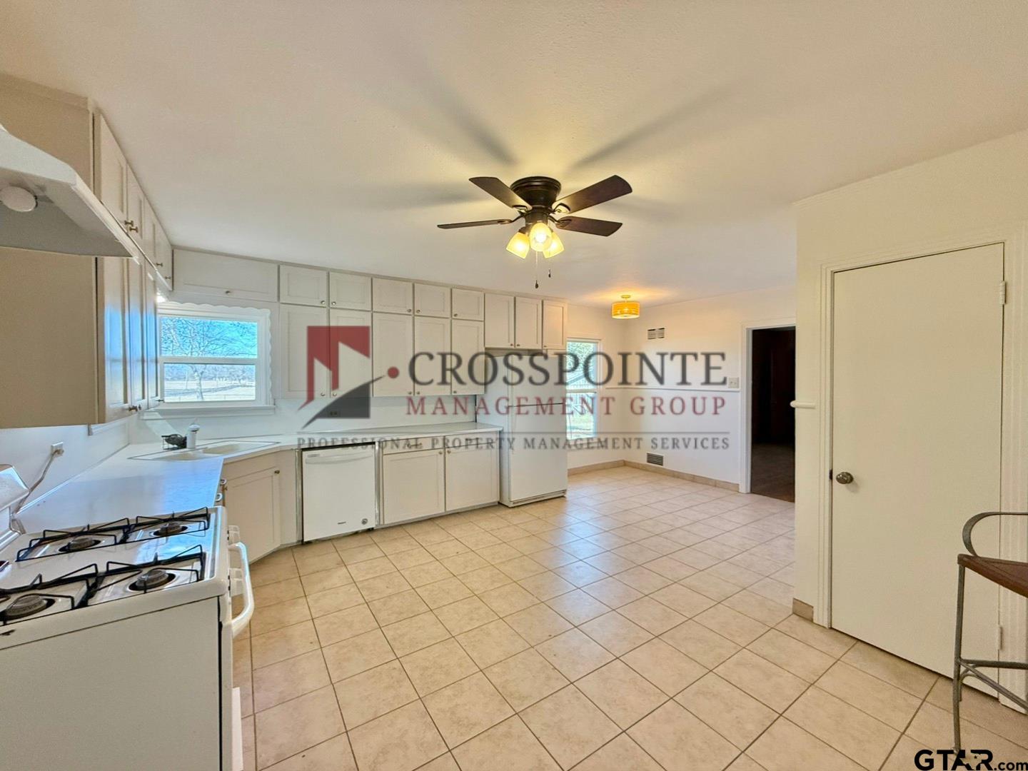 10120 FM 346 Flint, TX 75762 - Photo 10 of 35 a view of kitchen with furniture and a stove top oven