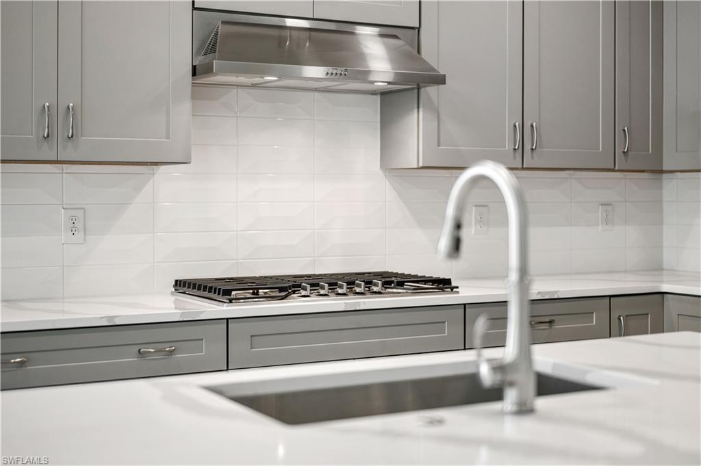 8897 Oceana Way Naples, FL 34114 - Photo 3 of 40