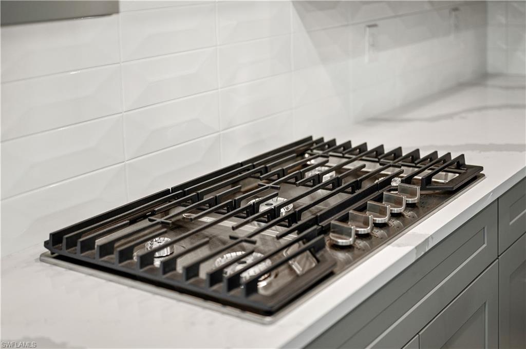 8897 Oceana Way Naples, FL 34114 - Photo 4 of 40 Gas cooktop