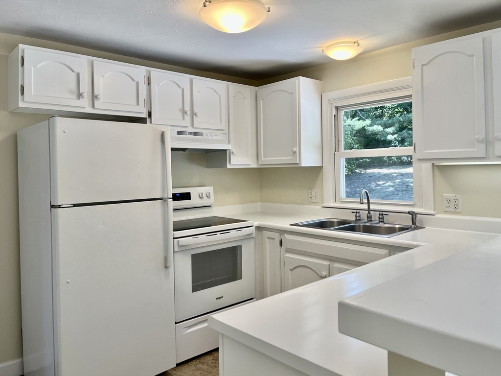 39 Jeffrey Lane Amherst, MA 01002 - Photo 5 of 41