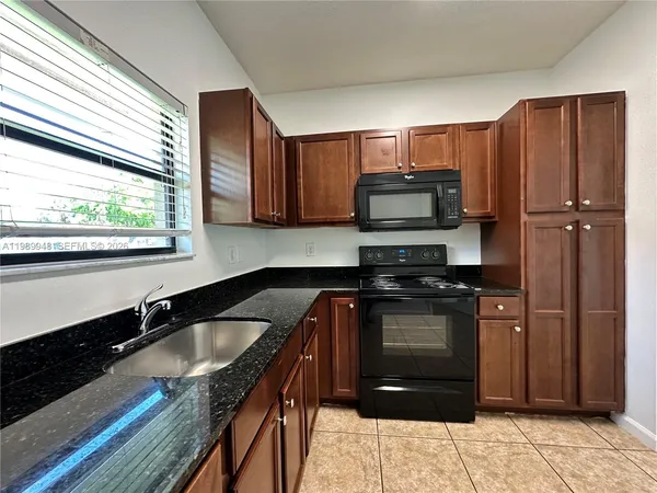 $1,925 | 1027 Northeast 10th Avenue, Unit 3, Fort Lauderdale, FL 33304