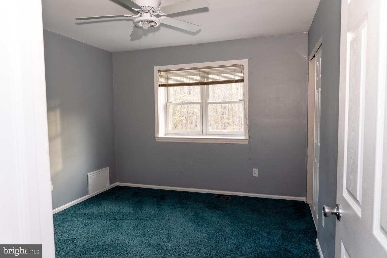 17 Red Oak Drive Tabernacle, NJ 08088 - Photo 18 of 45 an empty room with a window