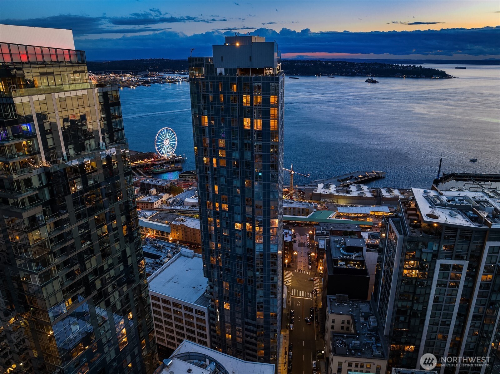 121 Stewart Street, Unit 3703 Seattle, WA 98101 - Photo 2 of 40