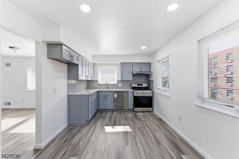 23 Renaissance Drive, Unit 2 Clifton, NJ 07013 - Photo 4 of 15