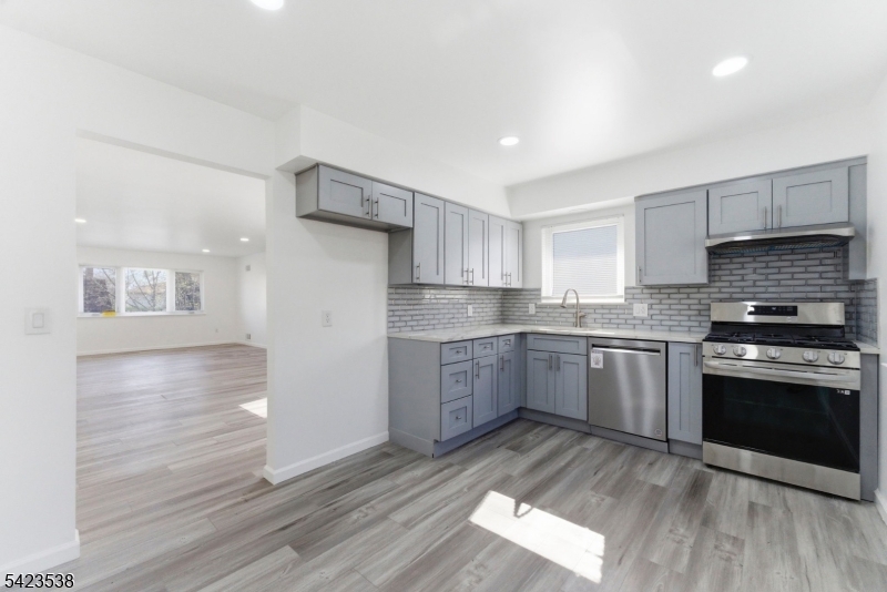 23 Renaissance Drive, Unit 2 Clifton, NJ 07013 - Photo 5 of 15