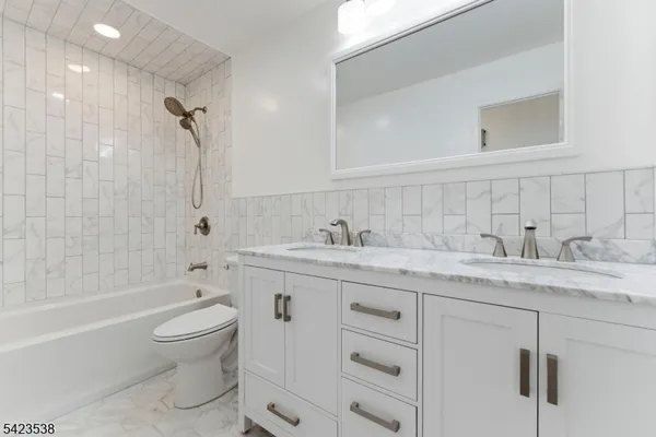 $3,200 | 23 Renaissance Drive, Unit 2, Clifton, NJ 07013