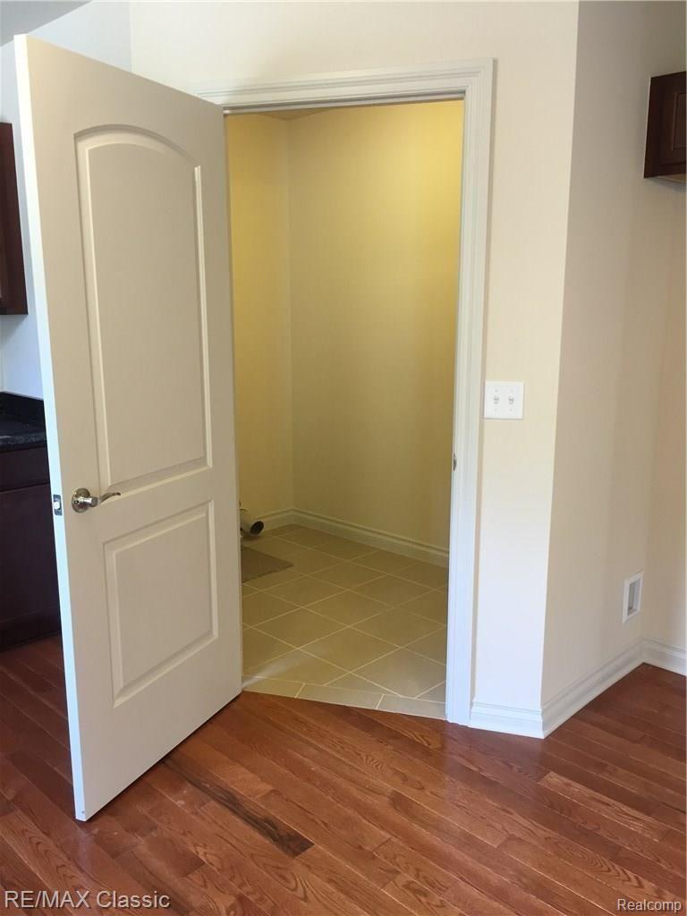 2137 Carson Lane Monroe, MI 48162 - Photo 5 of 30 Mud room off kitchen.