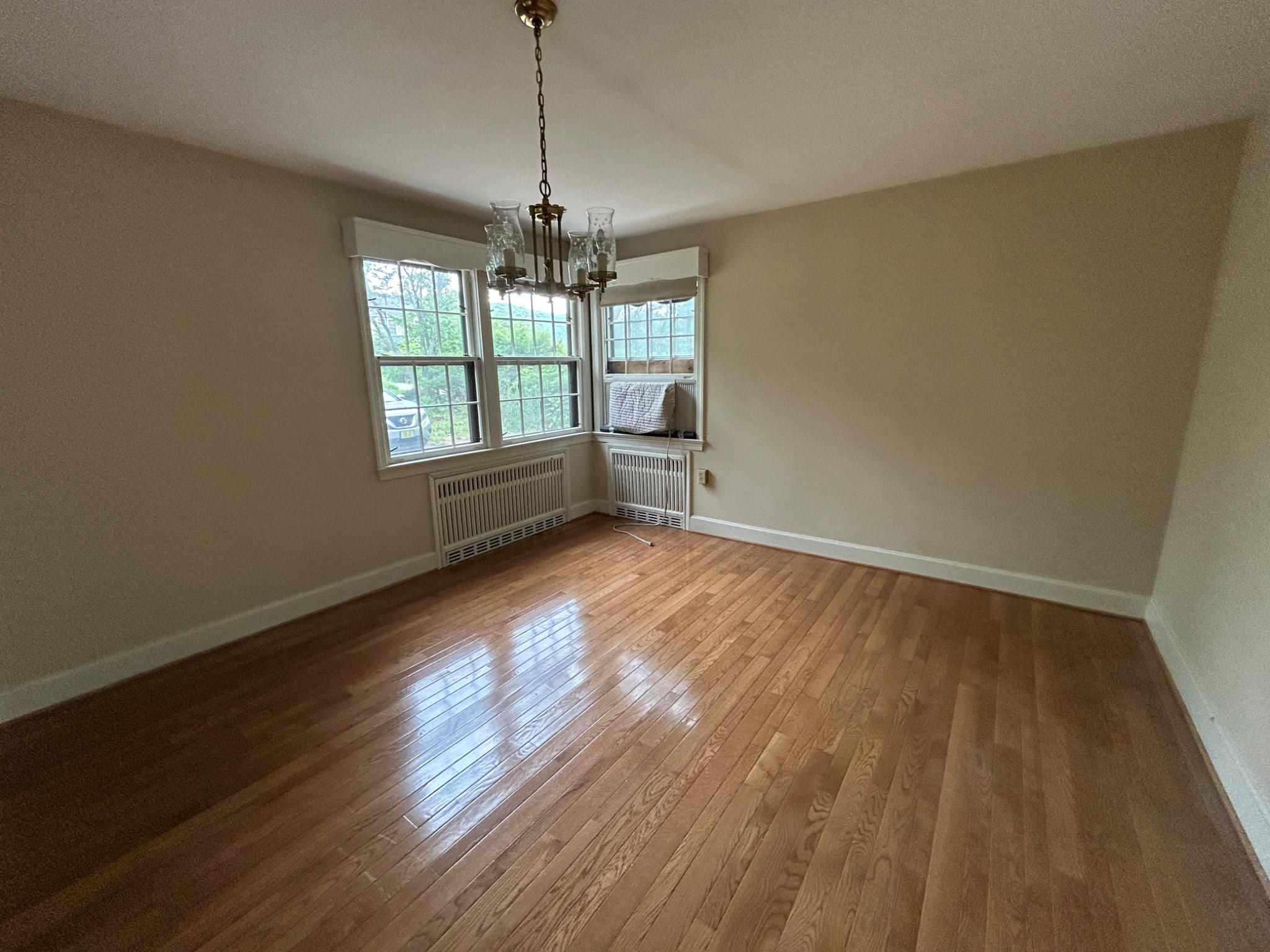 17233 Mountain View Road Emmitsburg, MD 21727 - Photo 3 of 16 Bright and airy dining room