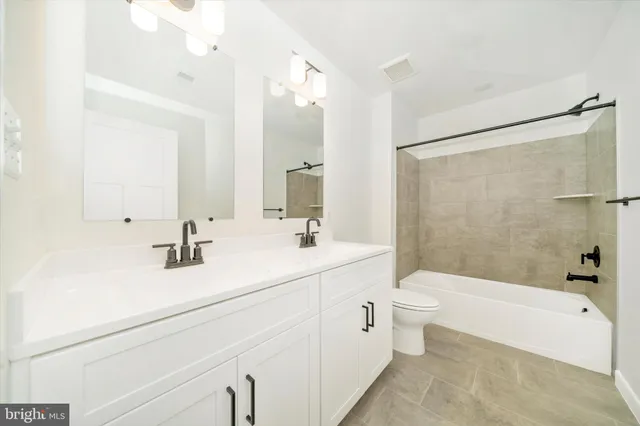 a view of a house with backyard and a tree