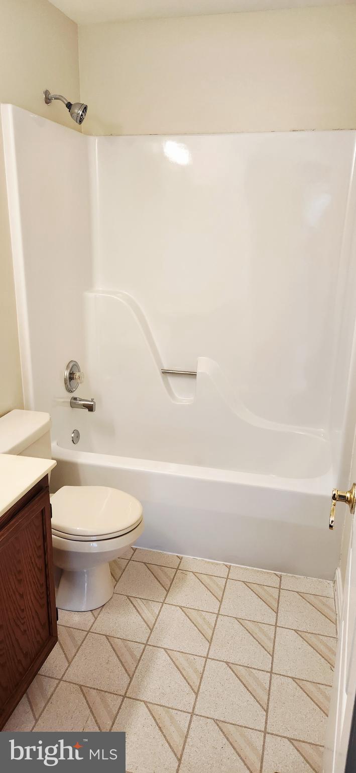 13 Bellinger Court Reisterstown, MD 21136 - Photo 25 of 37 a bathroom with a toilet a sink and bathtub
