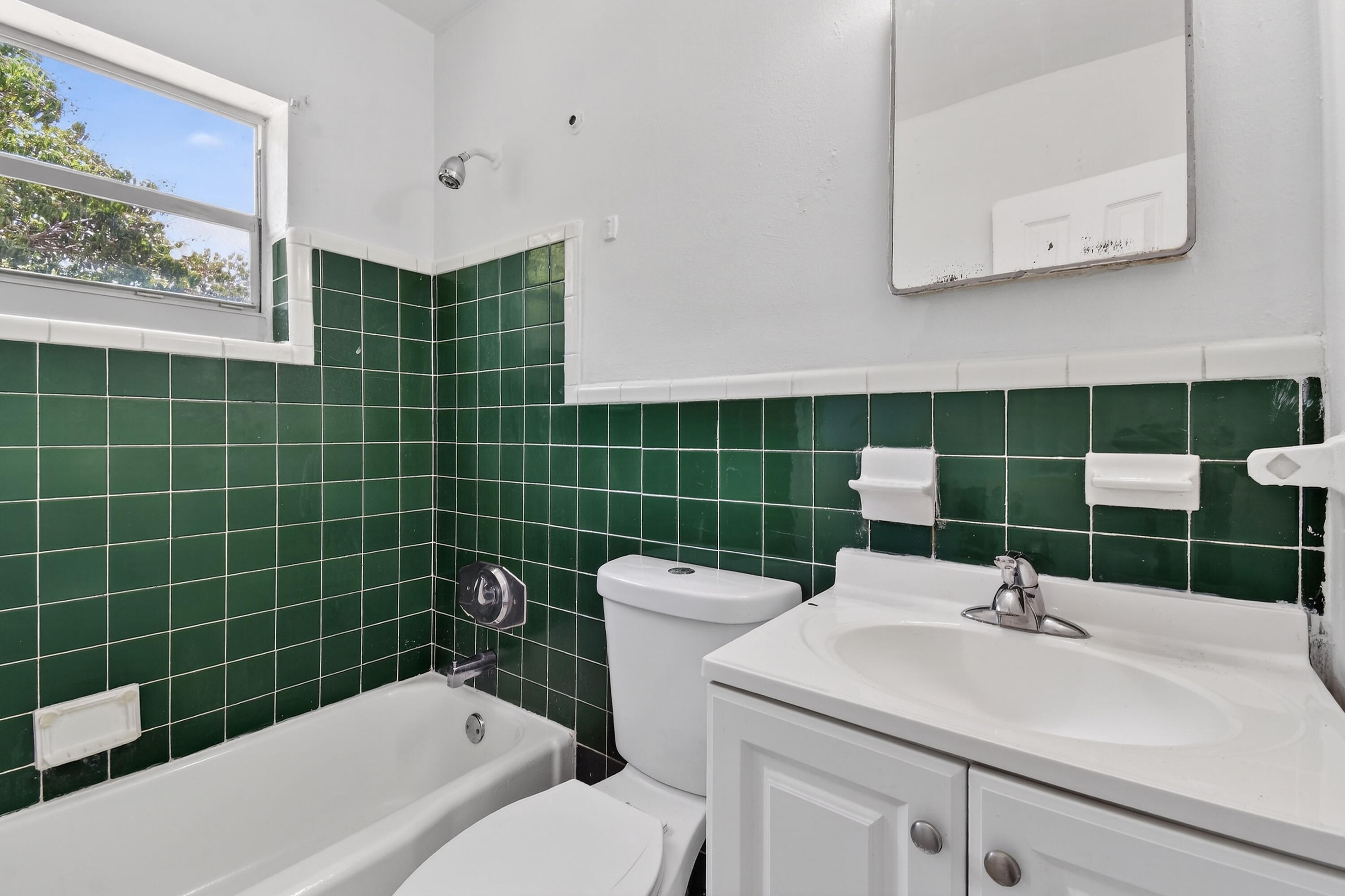 1172 West 34th Street, Unit 2 Riviera Beach, FL 33404 - Photo 15 of 18 1172W34thSt#2(21)