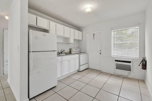 $1,650 | 1172 West 34th Street, Unit 2, Riviera Beach, FL 33404