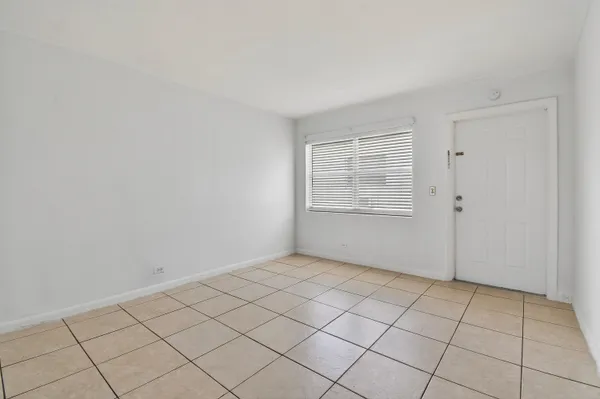 $1,650 | 1172 West 34th Street, Unit 2, Riviera Beach, FL 33404