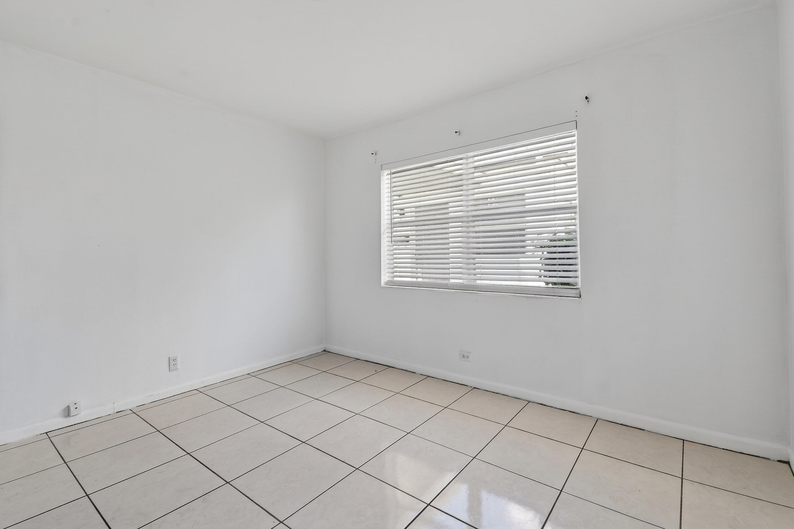 1172 West 34th Street, Unit 2 Riviera Beach, FL 33404 - Photo 10 of 18 1172W34thSt#2(16)