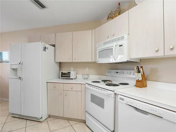 $2,200 | 2408 Millcreek Lane, Unit 202, Naples, FL 34119