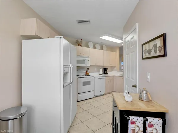 $2,200 | 2408 Millcreek Lane, Unit 202, Naples, FL 34119