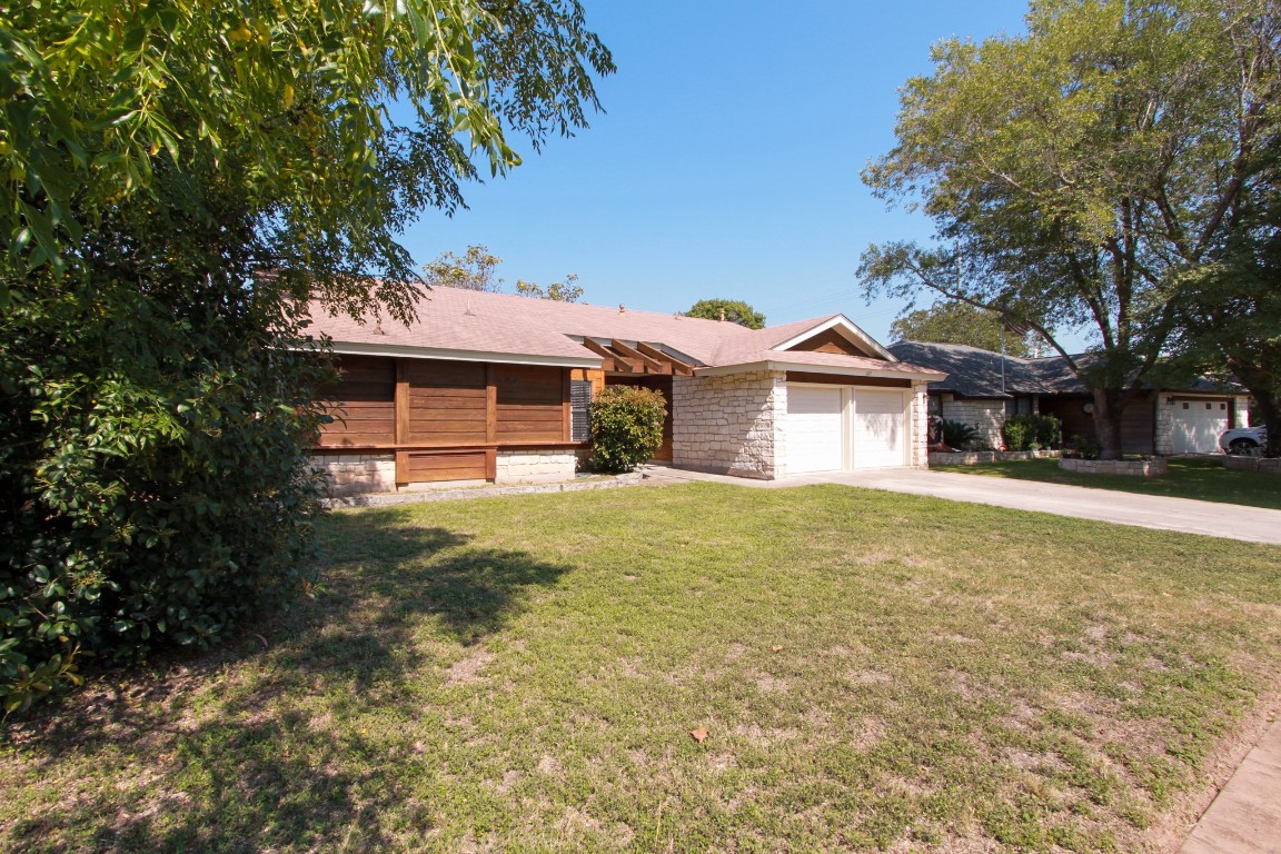 605 Timber Trail Cedar Park, TX 78613 - Photo 4 of 36 a front view of a house with garden