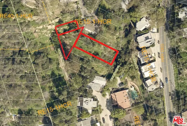 a close up of a statue