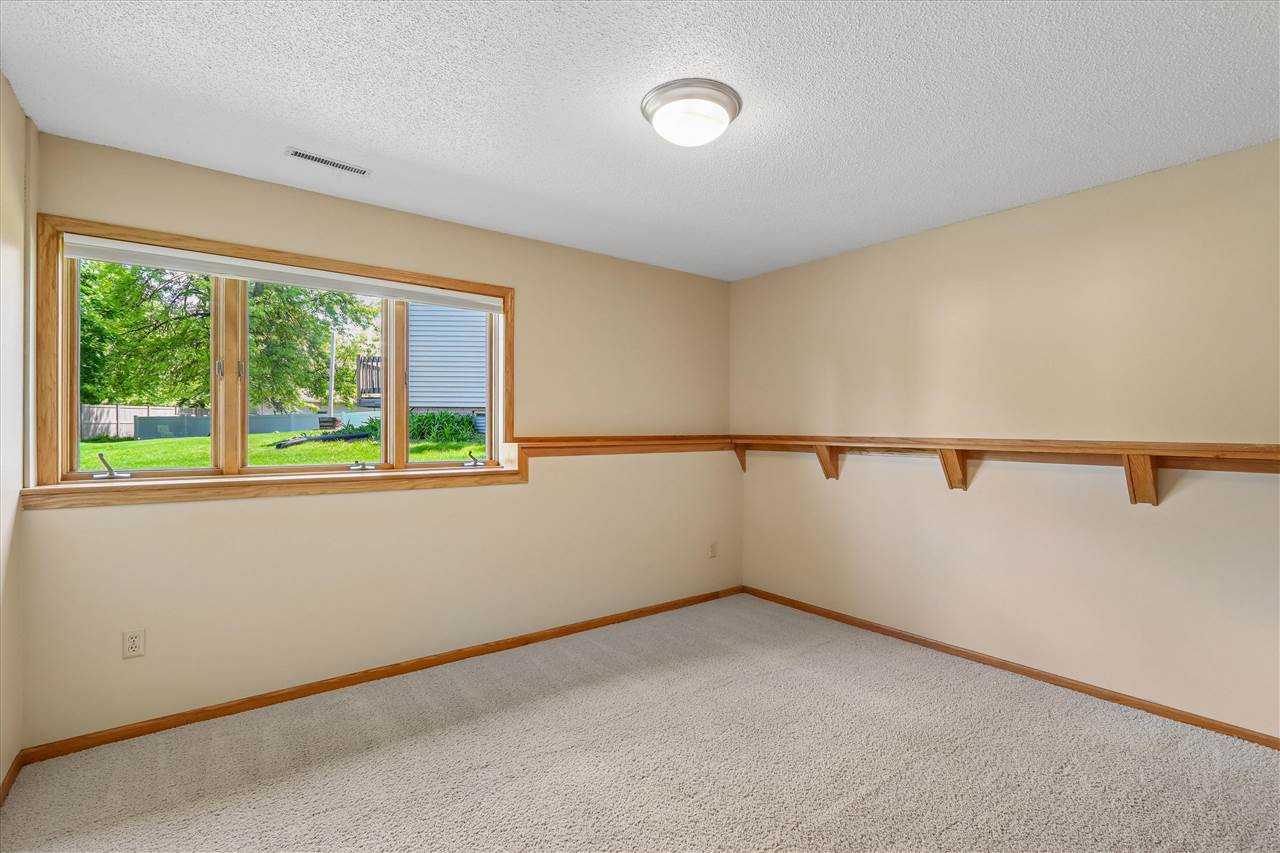 615 Pine Ridge Road Coralville, IA 52241 - Photo 25 of 36 Gallery Image 25