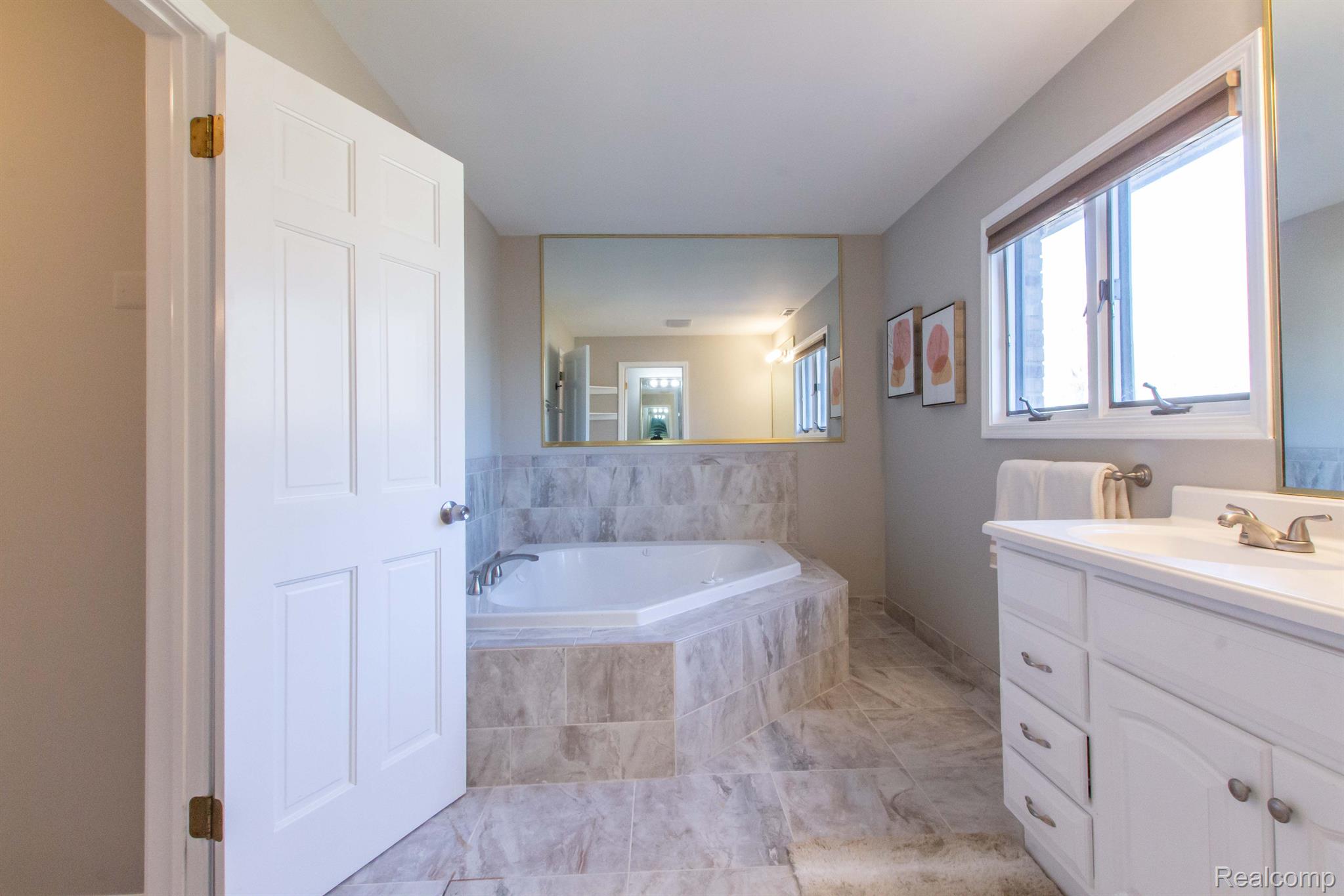876 Taj Drive Rochester, MI 48307 - Photo 41 of 81 Gallery Image 41