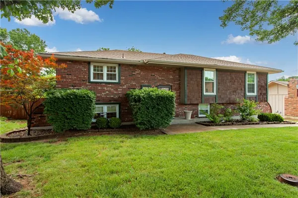 $275,000 | 2505 South Whitney Avenue, Independence, MO 64057