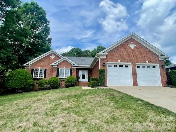 $498,000 | 4945 Brookridge Drive Northeast, Hickory, NC 28601