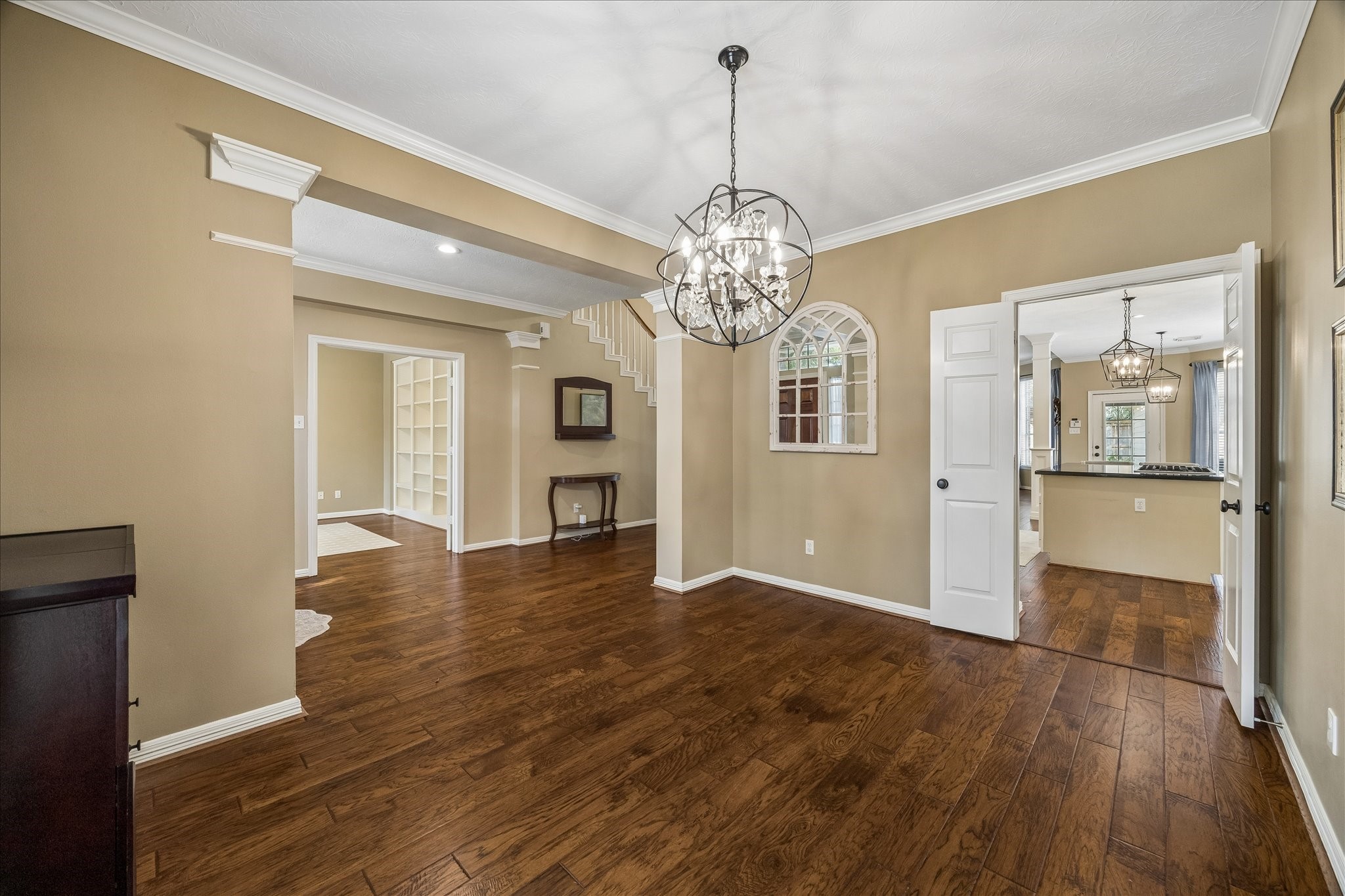 5310 Summerland Ridge Court Houston, TX 77041 - Photo 11 of 46 The formal dinning room adjoins the kitchen for easy access.