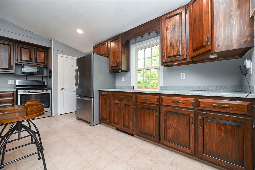 325 Lake Drive Glocester, RI 02814 - Photo 18 of 43