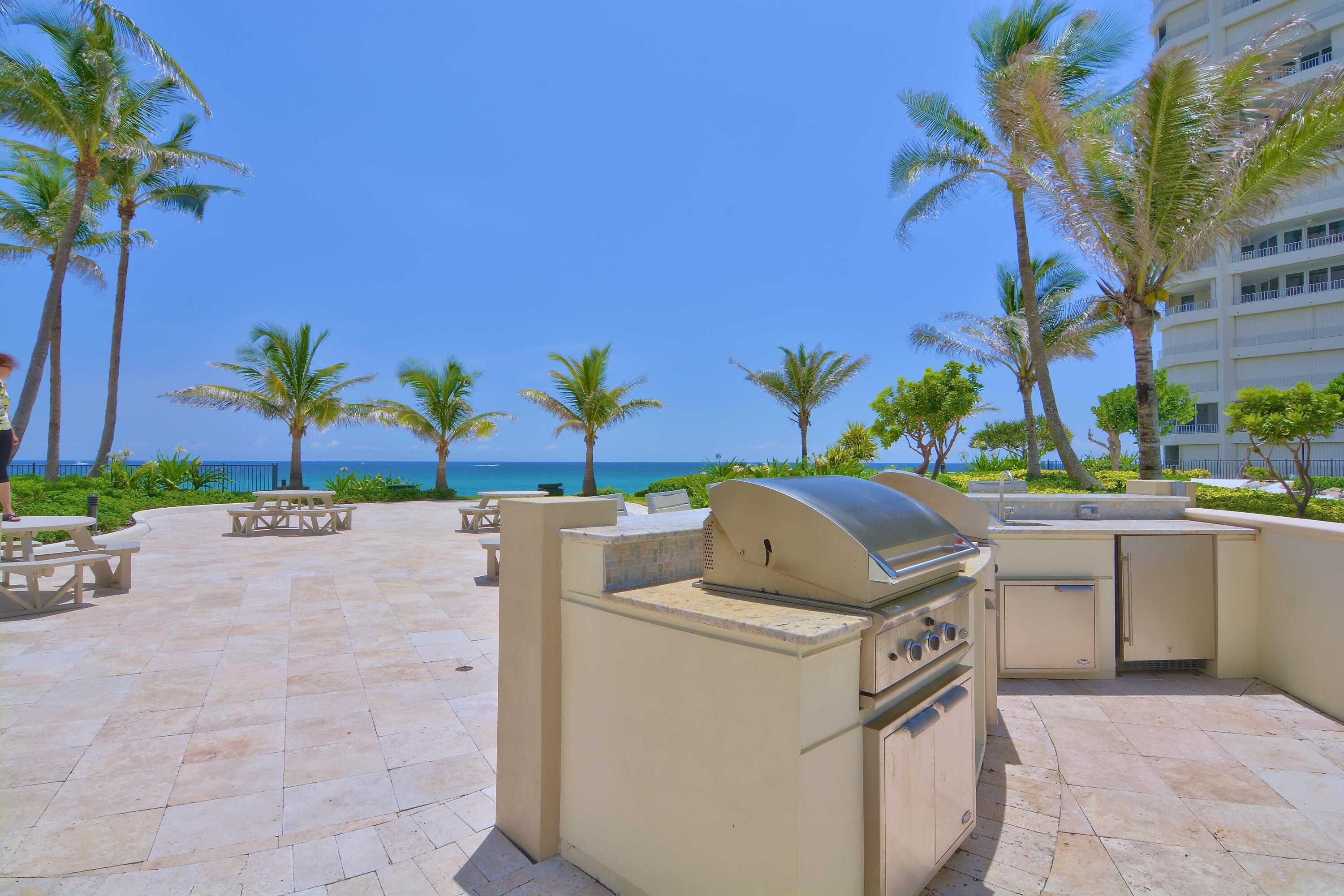500 South Ocean Boulevard, Unit 2106 Boca Raton, FL 33432 - Photo 40 of 45 CENTER GARDENS BBQ AREA