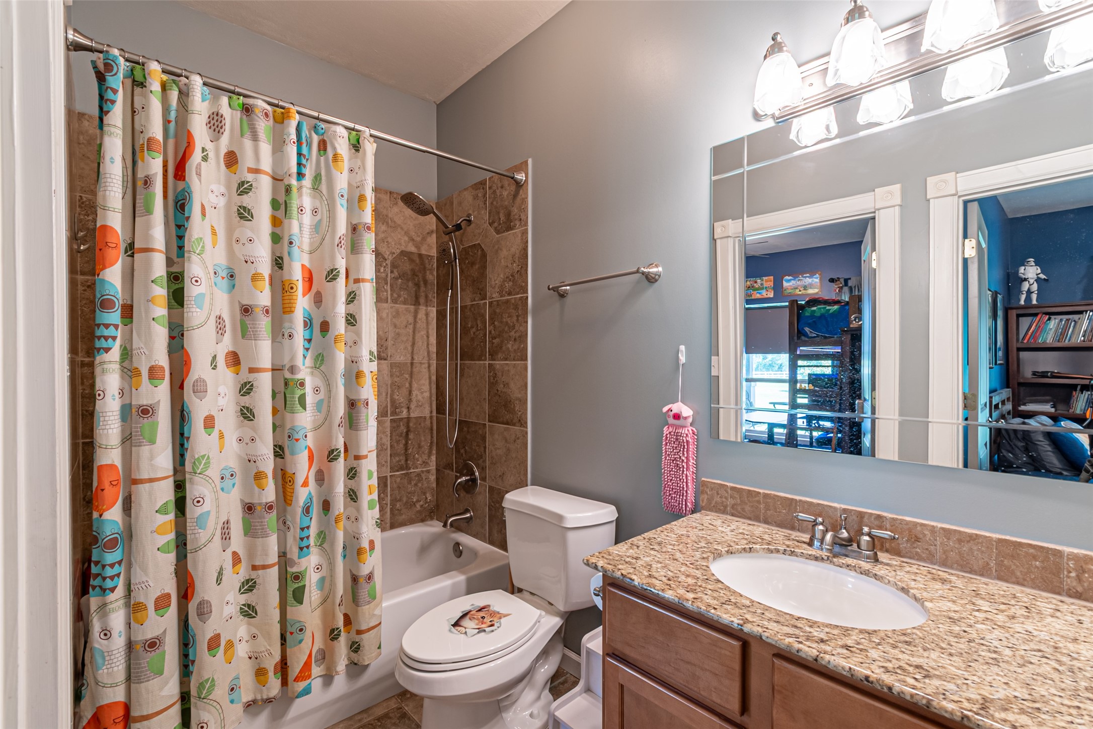 38766 Wyatt Chapel Road Hempstead, TX 77445 - Photo 12 of 45 Jack and Jill bathroom, perfect for seamless sharing.