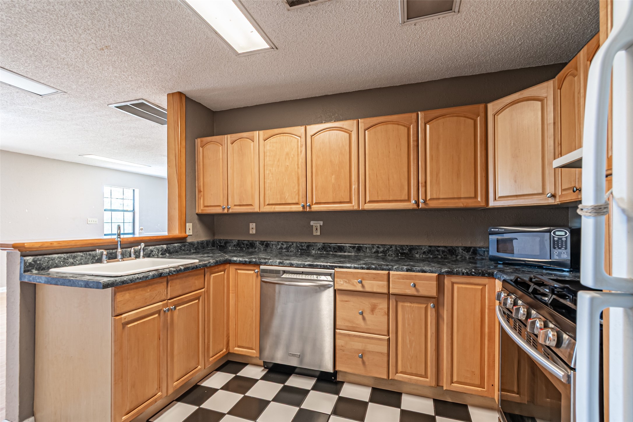 38766 Wyatt Chapel Road Hempstead, TX 77445 - Photo 36 of 45 Kitchen in apartment
