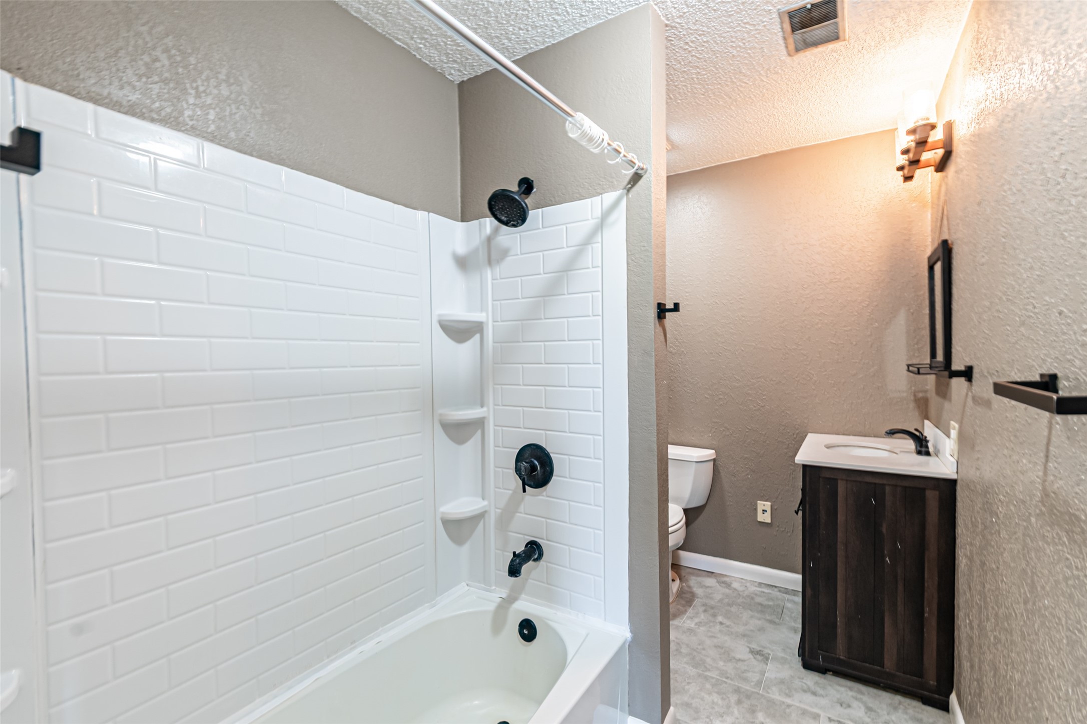 38766 Wyatt Chapel Road Hempstead, TX 77445 - Photo 38 of 45 Apartment bathroom