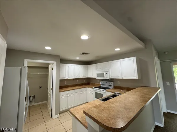 $1,850 | 2912 48th Street West, Lehigh Acres, FL 33971