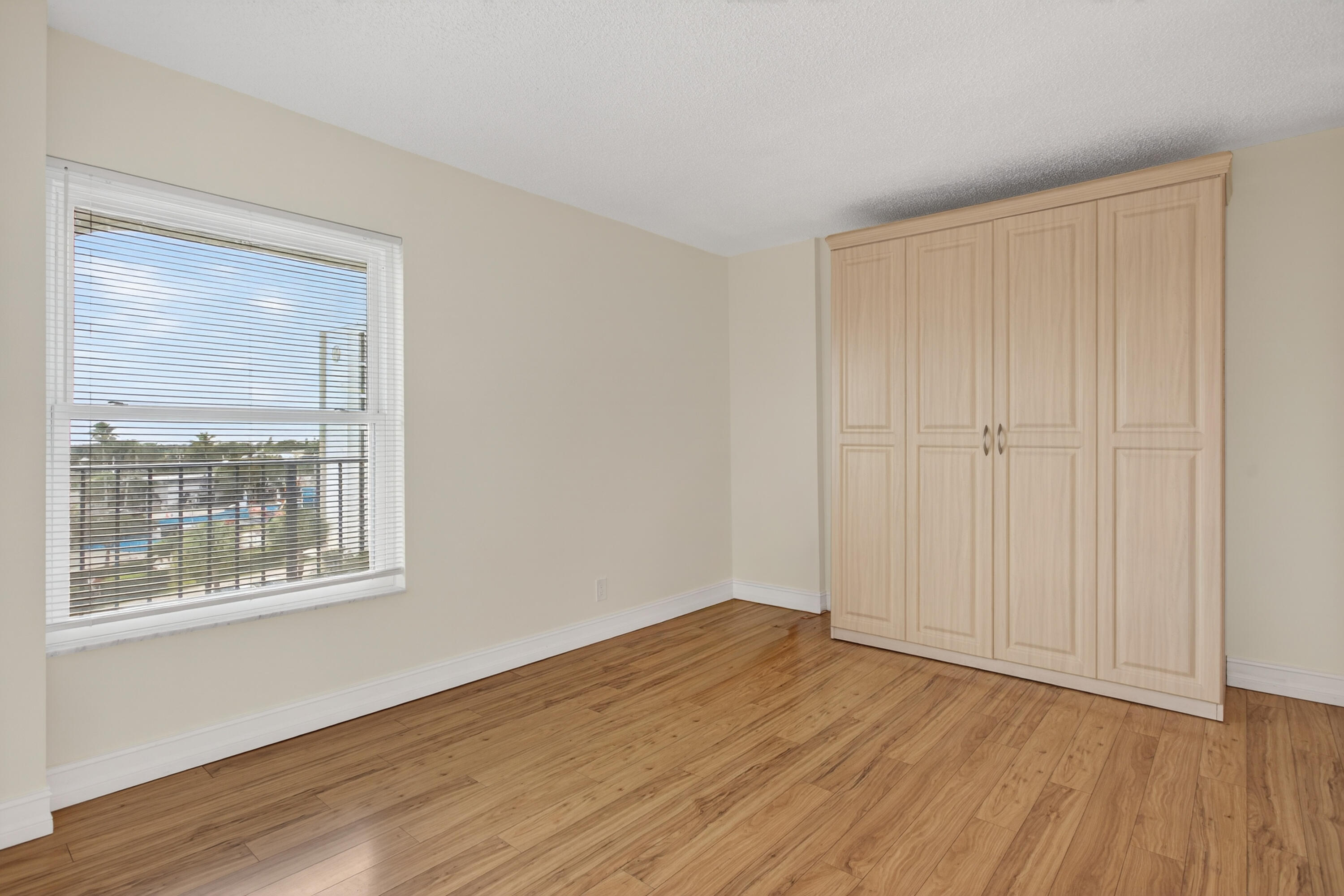 1631 Riverview Road, Unit 504 Deerfield Beach, FL 33441 - Photo 15 of 49 GUEST BEDROOM W/ MURPHY BED