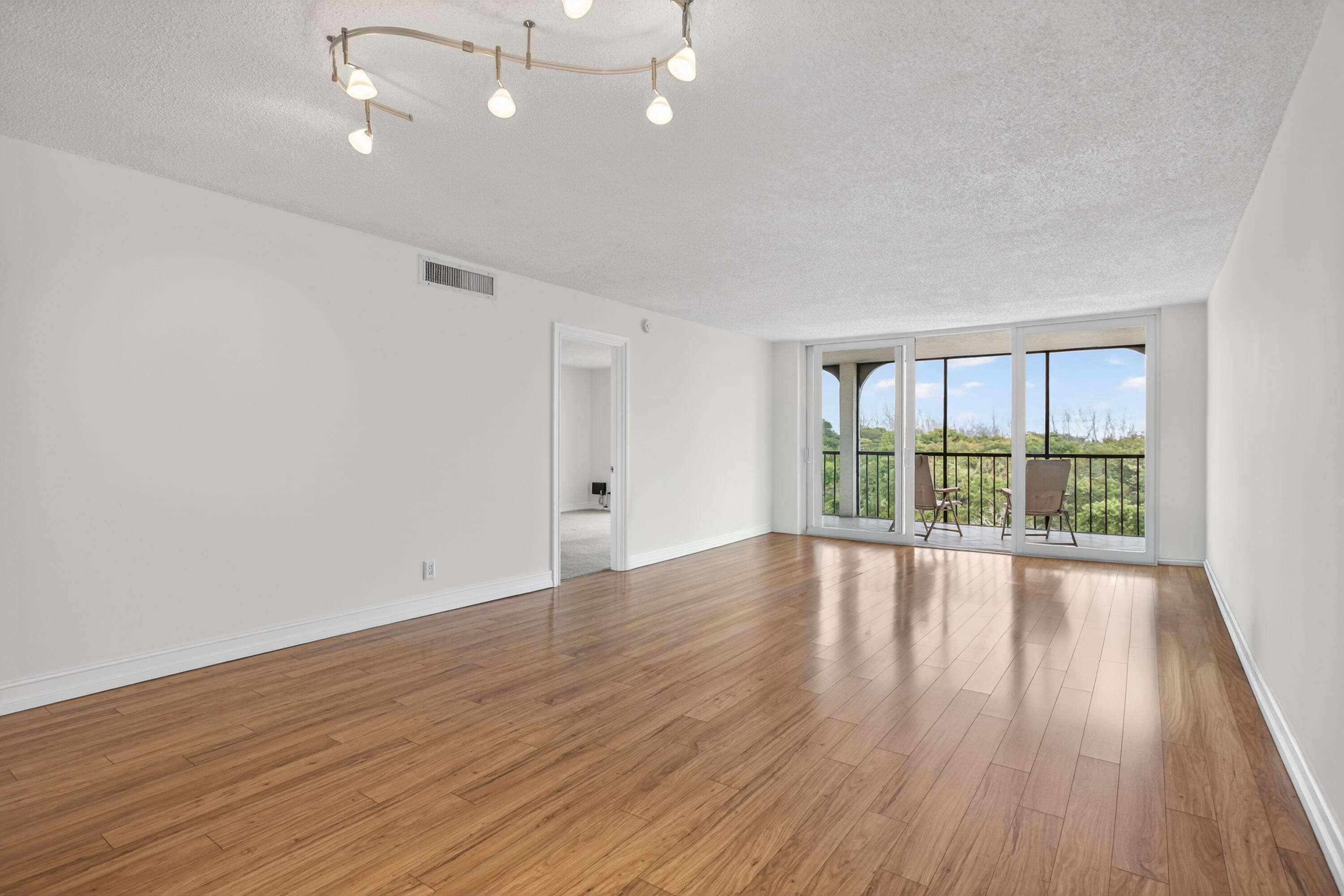1631 Riverview Road, Unit 504 Deerfield Beach, FL 33441 - Photo 20 of 49 LIVING ROOM
