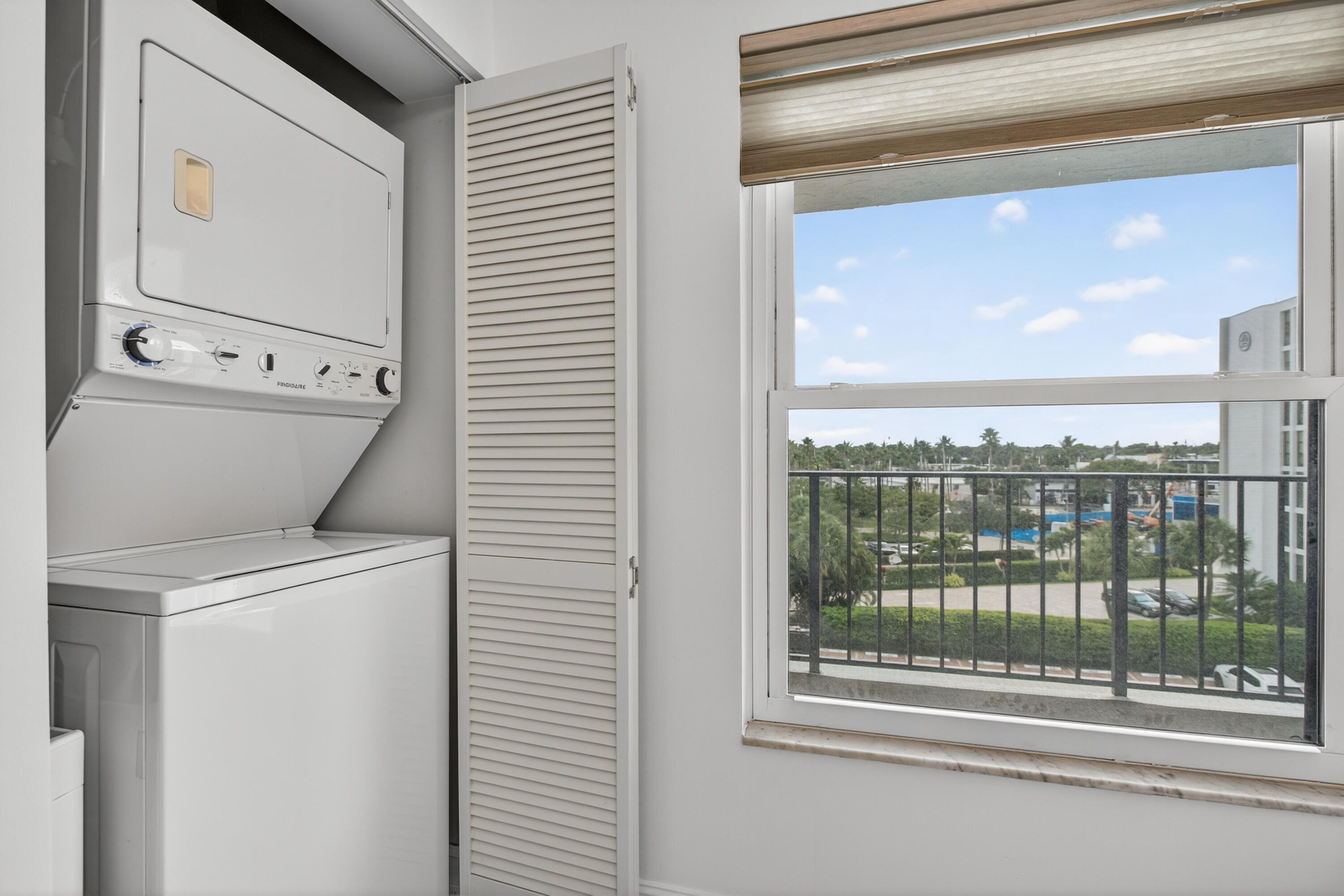 1631 Riverview Road, Unit 504 Deerfield Beach, FL 33441 - Photo 9 of 49 WASHER DRYER IN UNIT