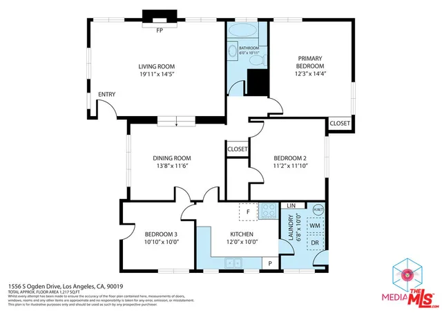 a view of a back yard of the house