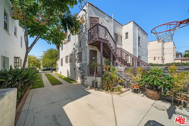 a view of a back yard of the house