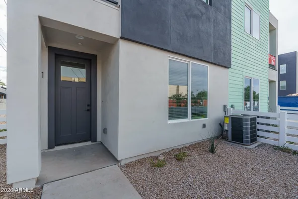 $759,999 | 2601 East Clarendon Avenue, Unit 1, Phoenix, AZ 85016